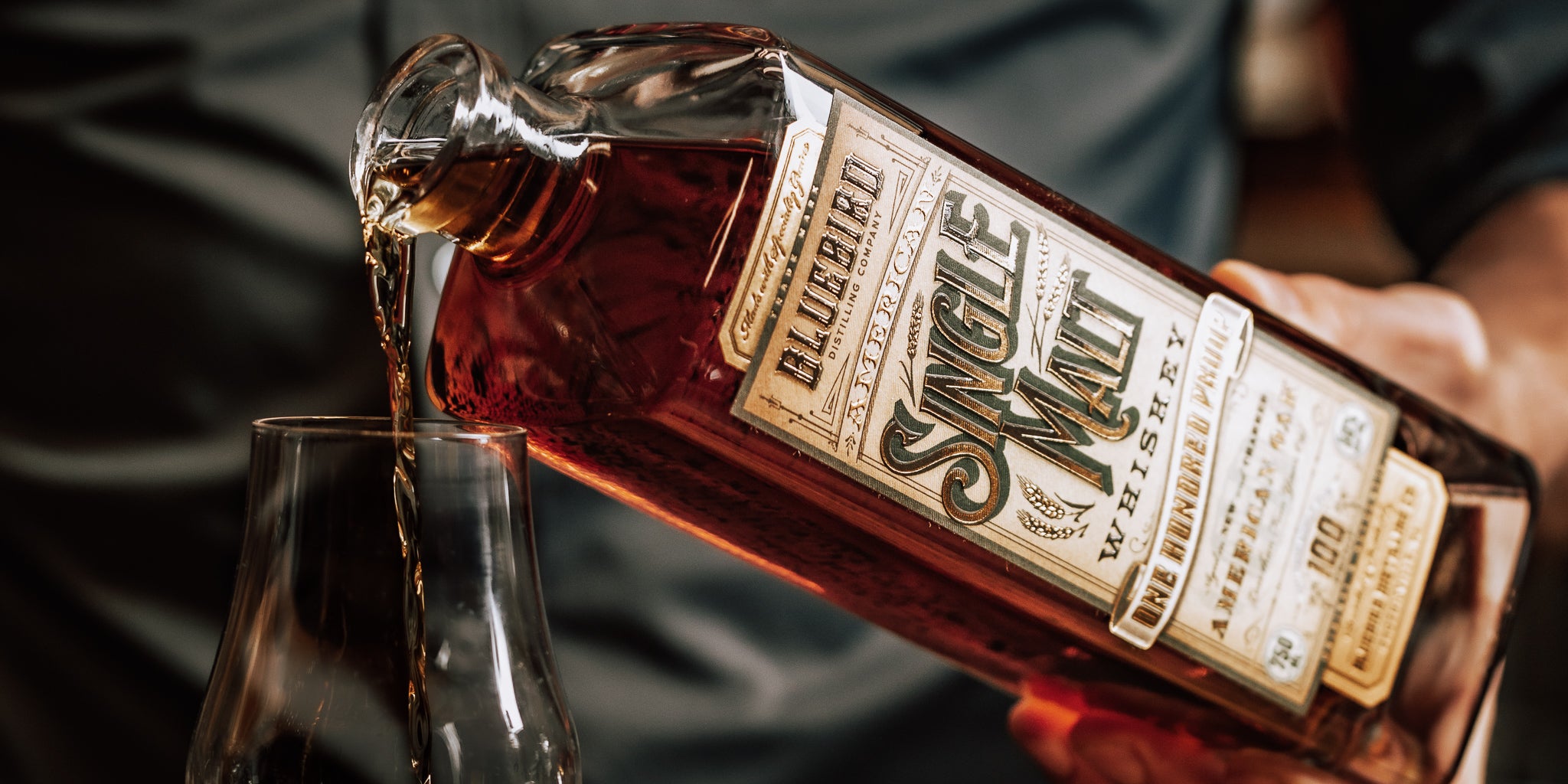 Creación de contenido mensual para Blue Bird Distilling Co., Pensilvania.