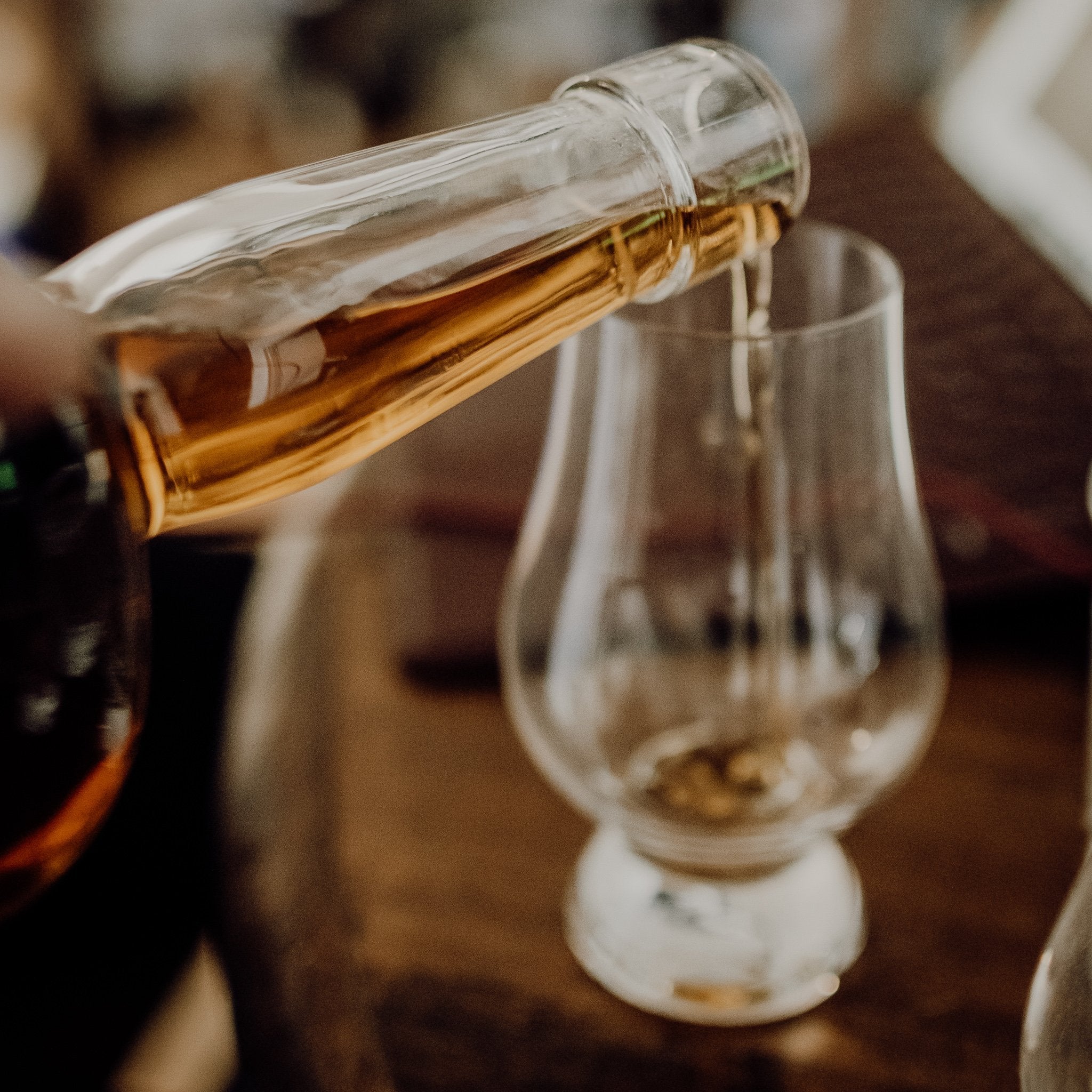 Podcast de Send Whiskey #20 - Cata de Whisky de Mierda con Evren II - Gaviota en Chaqueta de Fumador