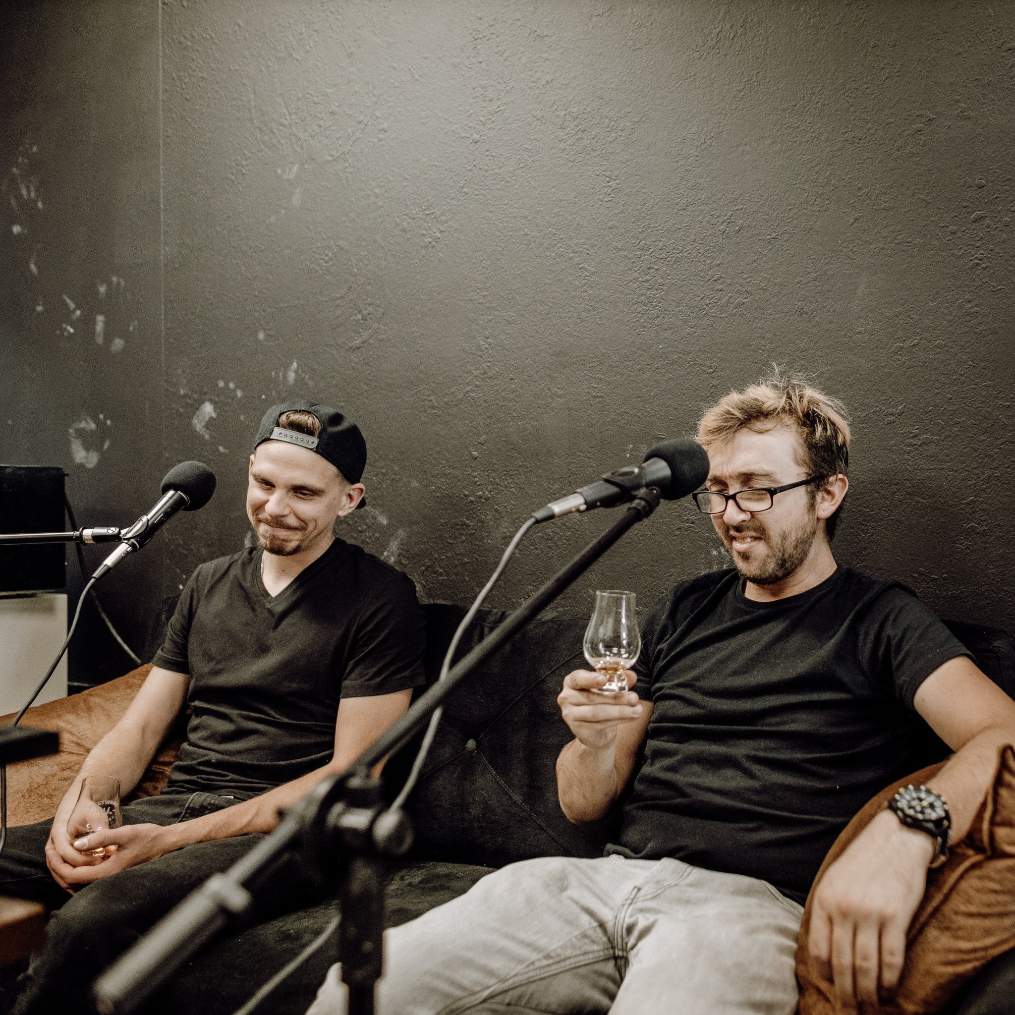 #28 - Cata de Whisky de Mierda con Evren III - Lamiendo Tanques de Gasolina y Matando Rosas