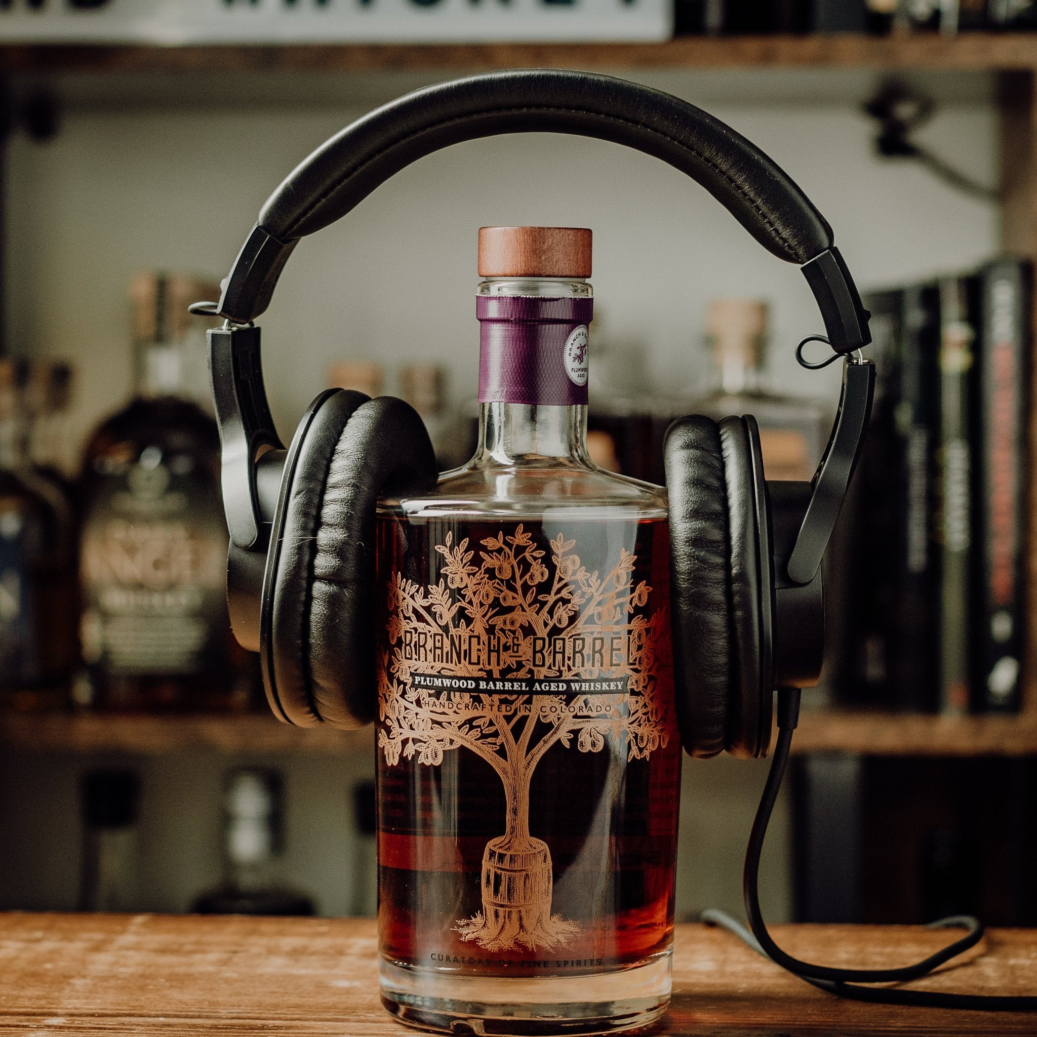 Episodio #1 de Send Whiskey: Sesión de embotellado de Branch &amp; Barrel